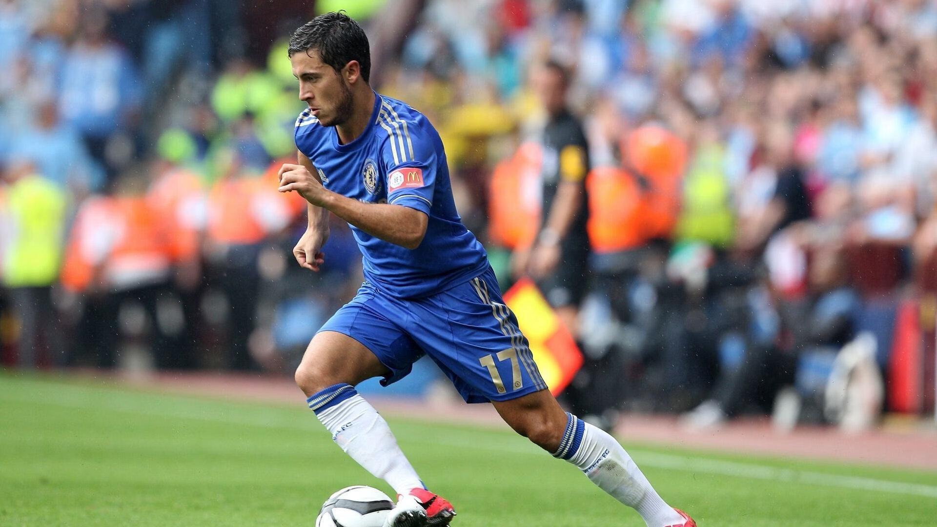 1998年总决赛第六场:乔丹带领公牛在倒数第二分钟完成奇迹逆转,成功夺冠,成为他六夺冠军的经典瞬间之一。