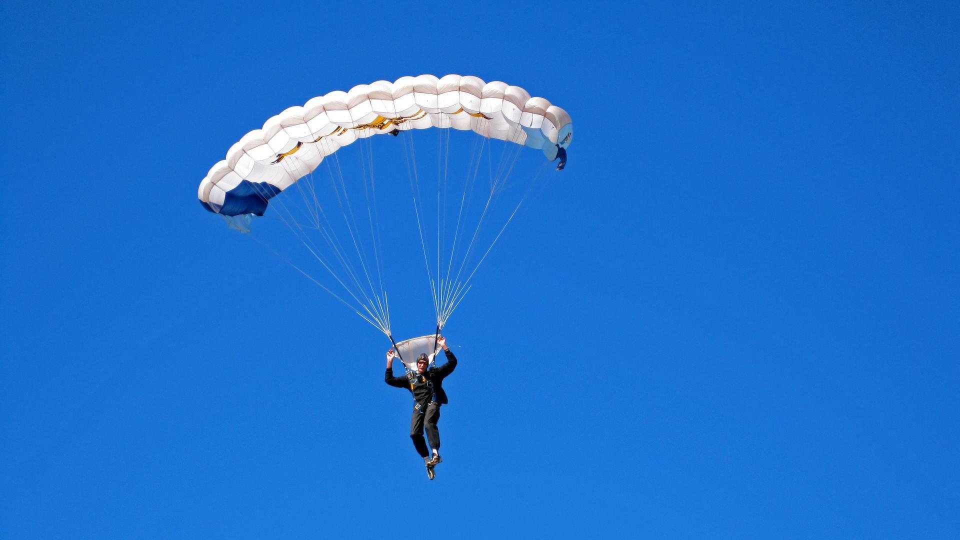 城市灯光夜跑挑战,点亮夜色的运动盛宴,夜间跑道灯光