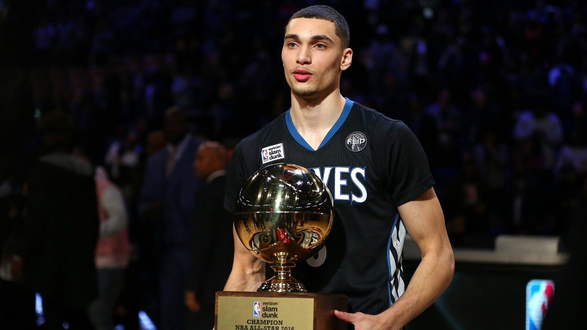 意甲焦点,比分1-0,关键进球由国脚C·罗完成,中场控球占优,抢断率75%